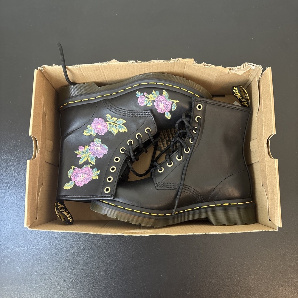 NEW Doc Martens 1460 Vonda II Floral Black Boots Roses Size 6 box damaged